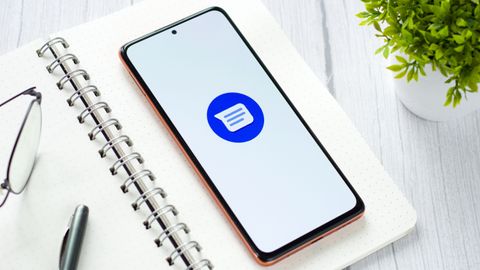 Google Messages może wkrótce umożliwić usuwanie wiadomości dla innych osób – koniec z żenującymi wpadkami